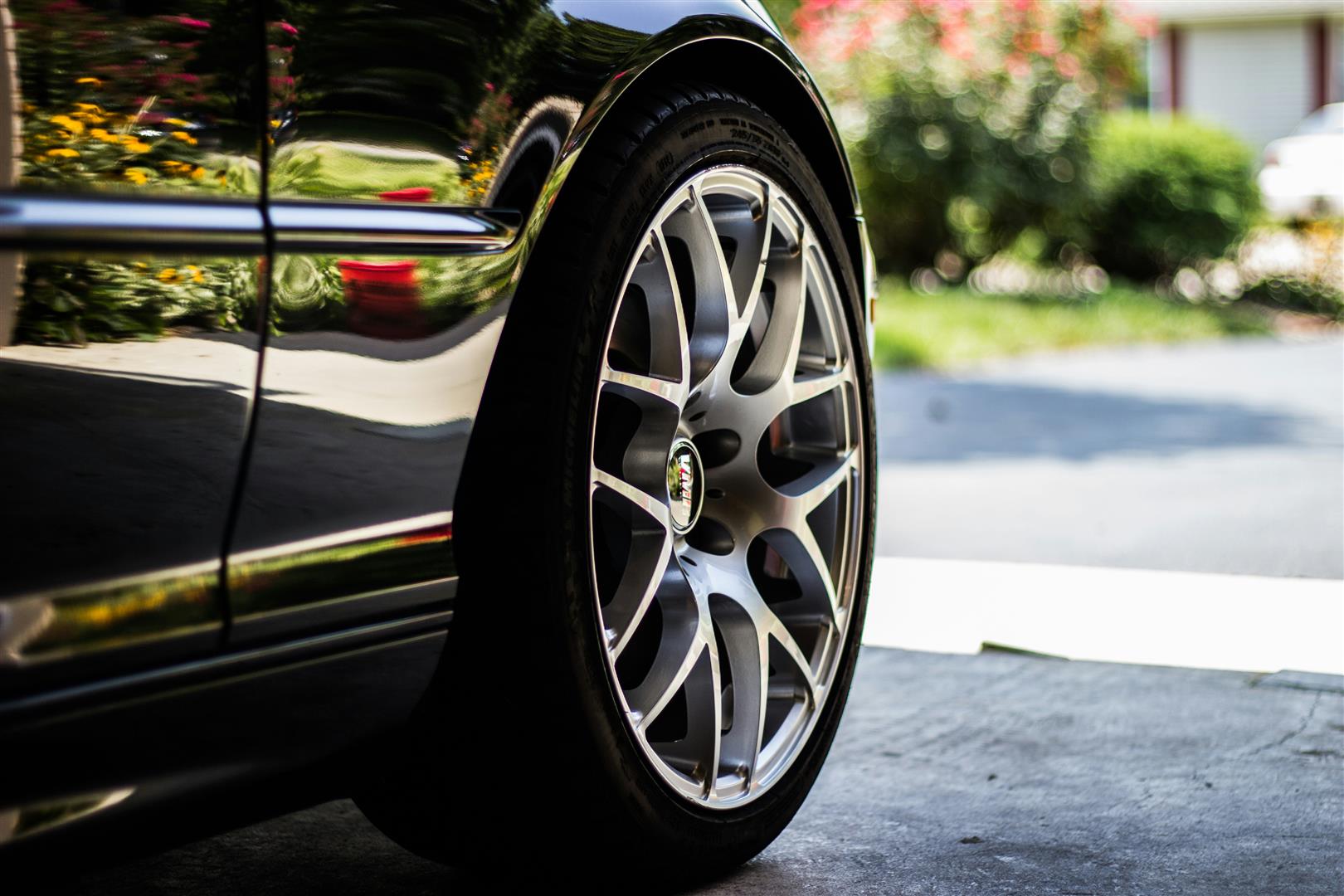 Is Your Car Pulling to the Side? Here’s Why You Might Need a Wheel Alignment This Spring
